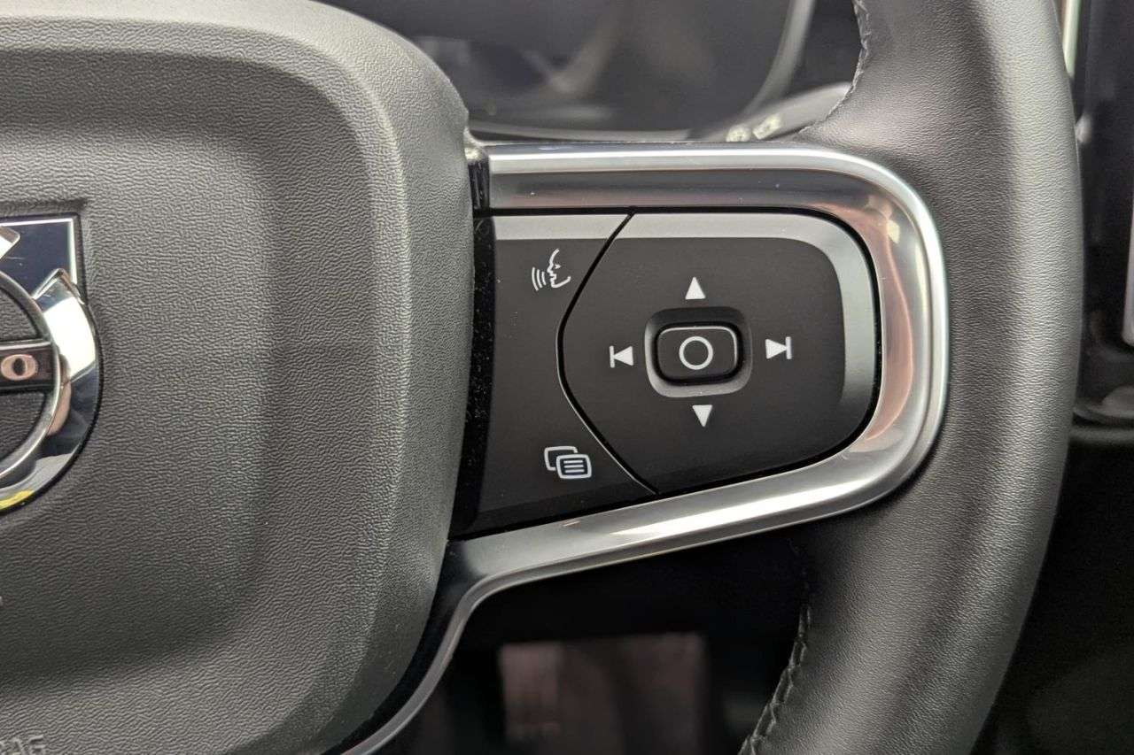 2023 VOLVO C40 2023 VOLVO C40