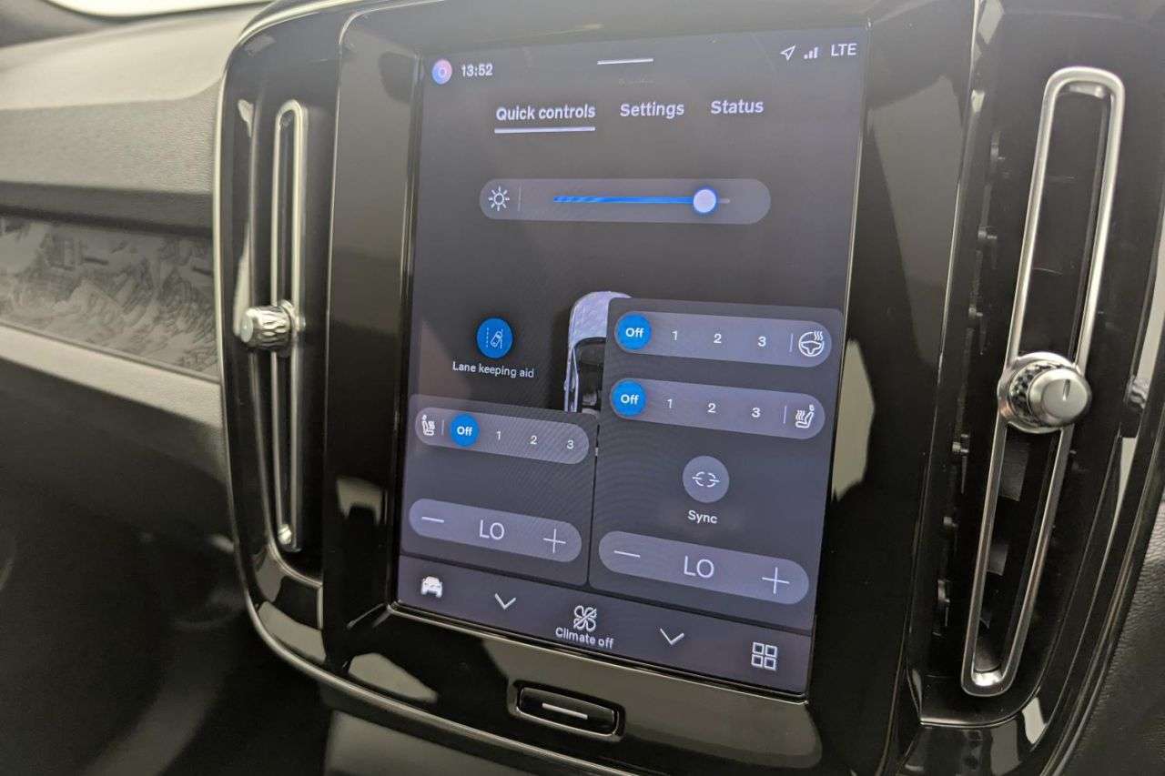 2023 VOLVO C40 2023 VOLVO C40