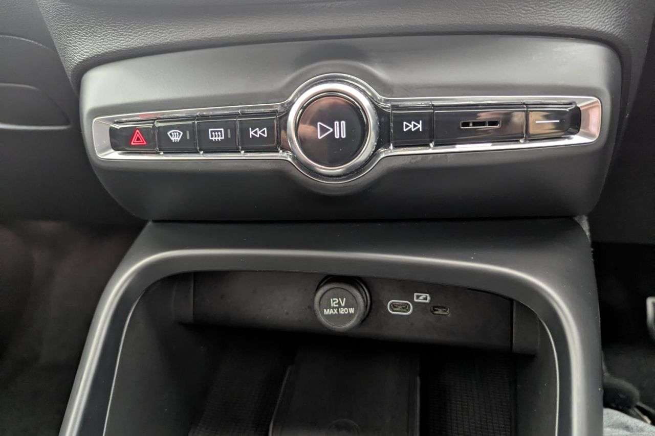 2023 VOLVO C40 2023 VOLVO C40