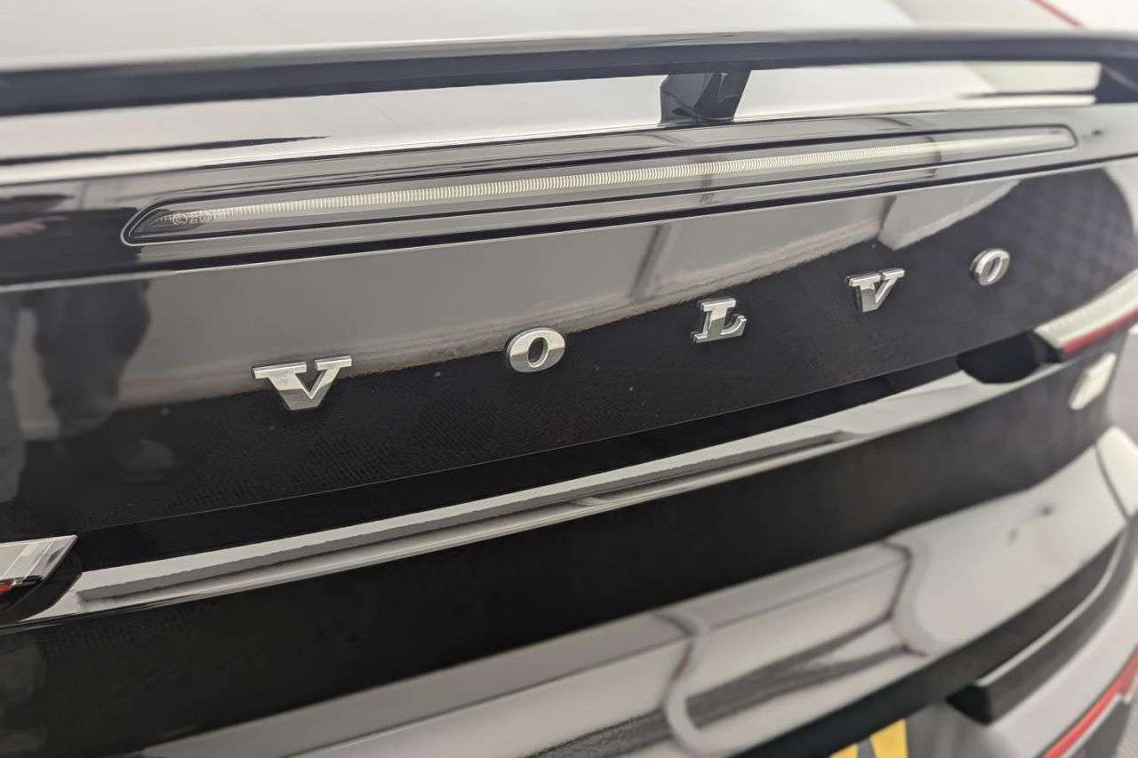 2023 VOLVO C40 2023 VOLVO C40
