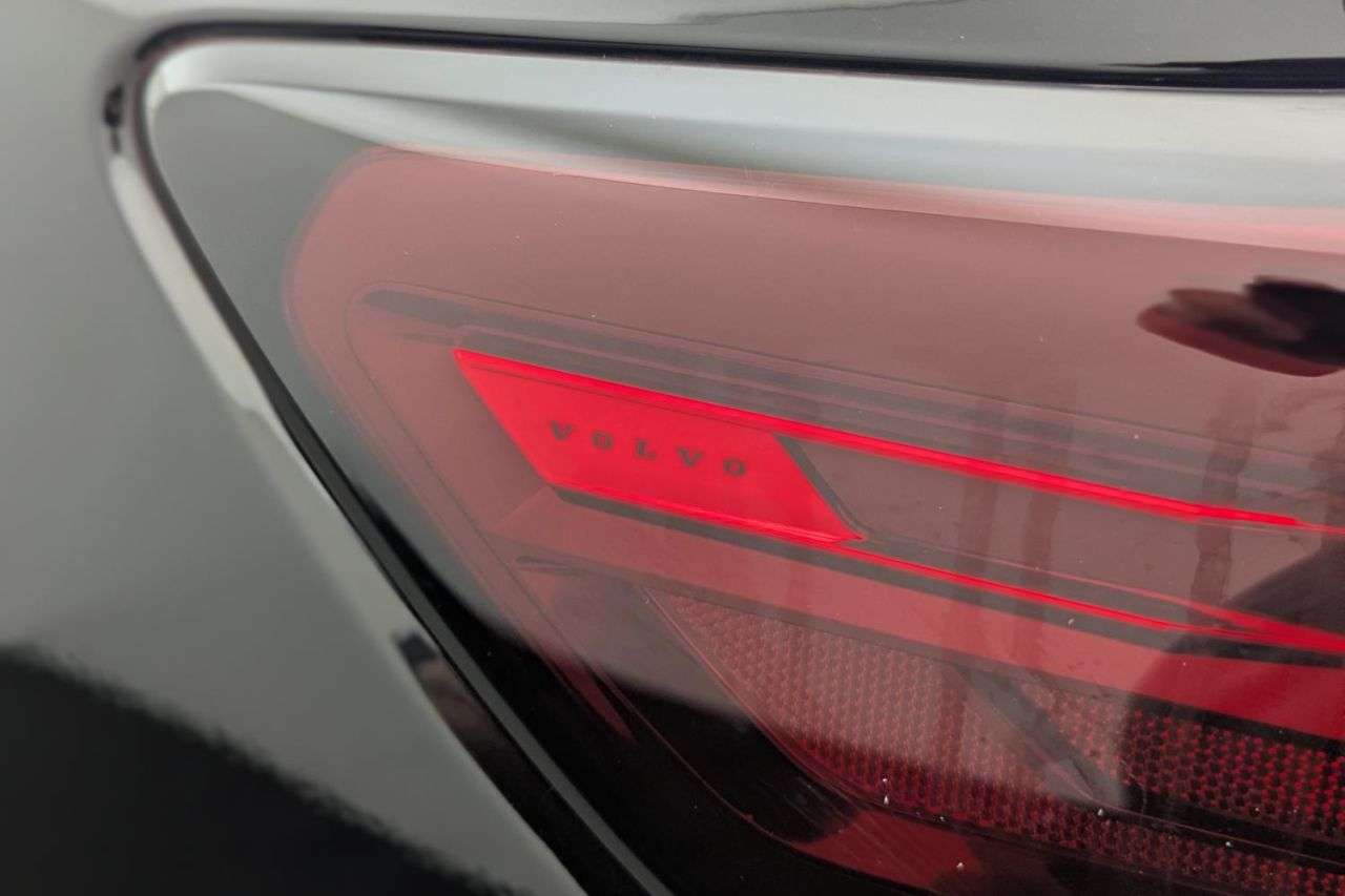 2023 VOLVO C40 2023 VOLVO C40