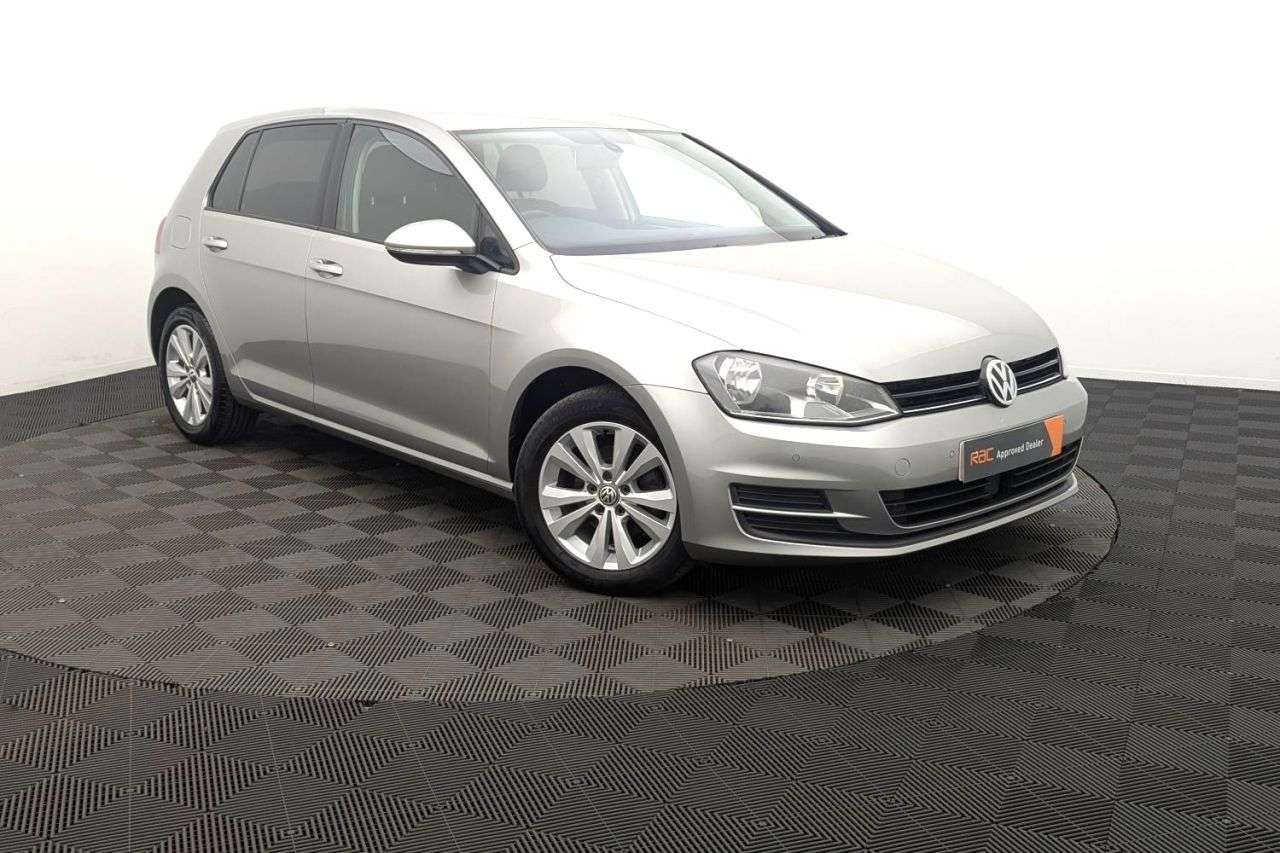 A 2014 VOLKSWAGEN GOLF 1.6 TDI BlueMotion Tech SE Hatchback 5dr Diesel Manual Euro 5 (s/s) (105 ps A 2014 VOLKSWAGEN GOLF 1.6 TDI BlueMotion Tech SE Hatchback 5dr Diesel Manual Euro 5 (s/s) (105 ps