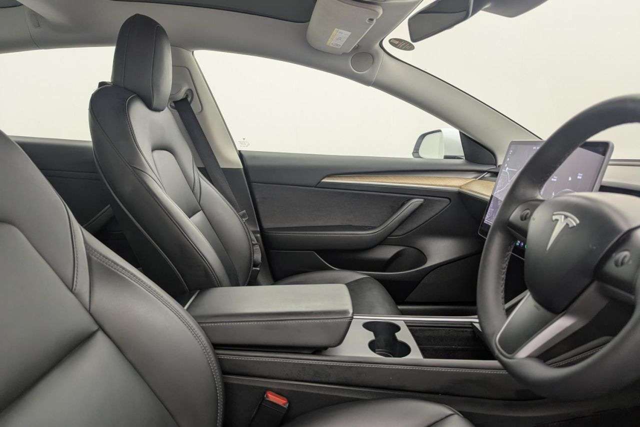 A 2021 TESLA MODEL 3 (Dual Motor) Long Range Saloon 4dr Electric Auto 4WDE (346 ps) Award Winnin A 2021 TESLA MODEL 3 (Dual Motor) Long Range Saloon 4dr Electric Auto 4WDE (346 ps) Award Winnin