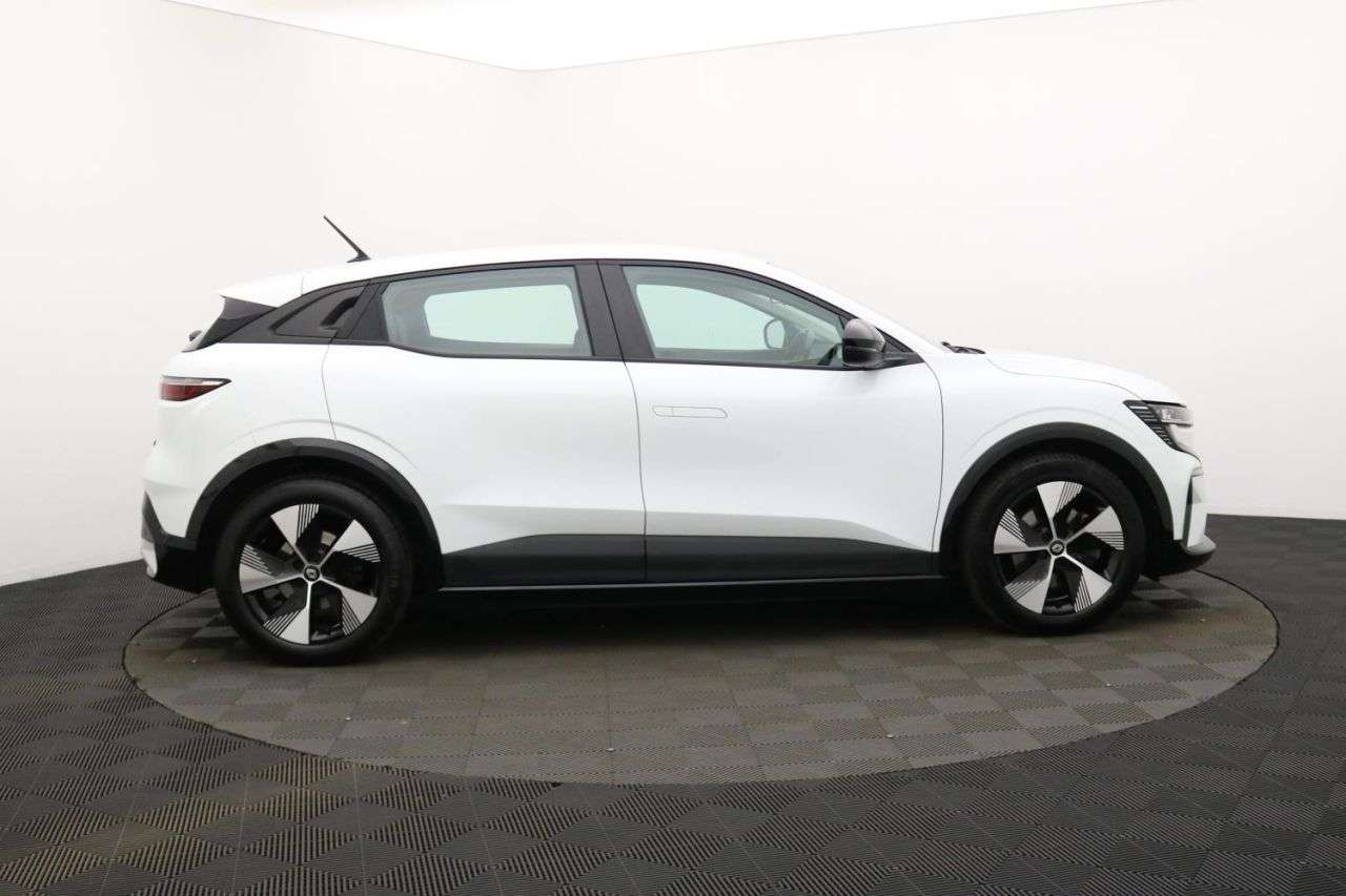 A 2023 RENAULT MEGANE E-TECH 60kWh equilibre Hatchback 5dr Electric Auto (optimum charge) (220 ps) Award A 2023 RENAULT MEGANE E-TECH 60kWh equilibre Hatchback 5dr Electric Auto (optimum charge) (220 ps) Award