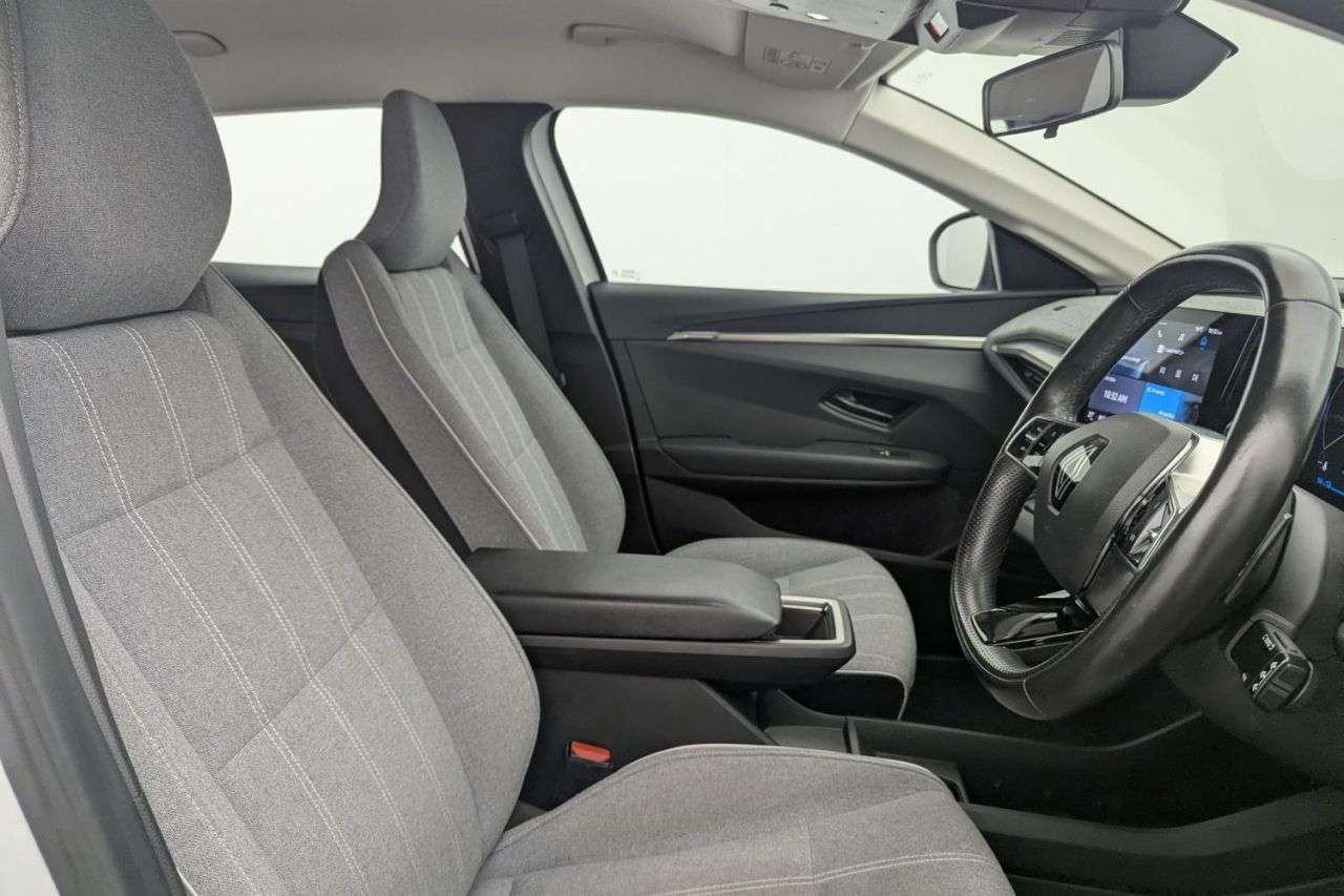A 2023 RENAULT MEGANE E-TECH 60kWh equilibre Hatchback 5dr Electric Auto (optimum charge) (220 ps) Award A 2023 RENAULT MEGANE E-TECH 60kWh equilibre Hatchback 5dr Electric Auto (optimum charge) (220 ps) Award