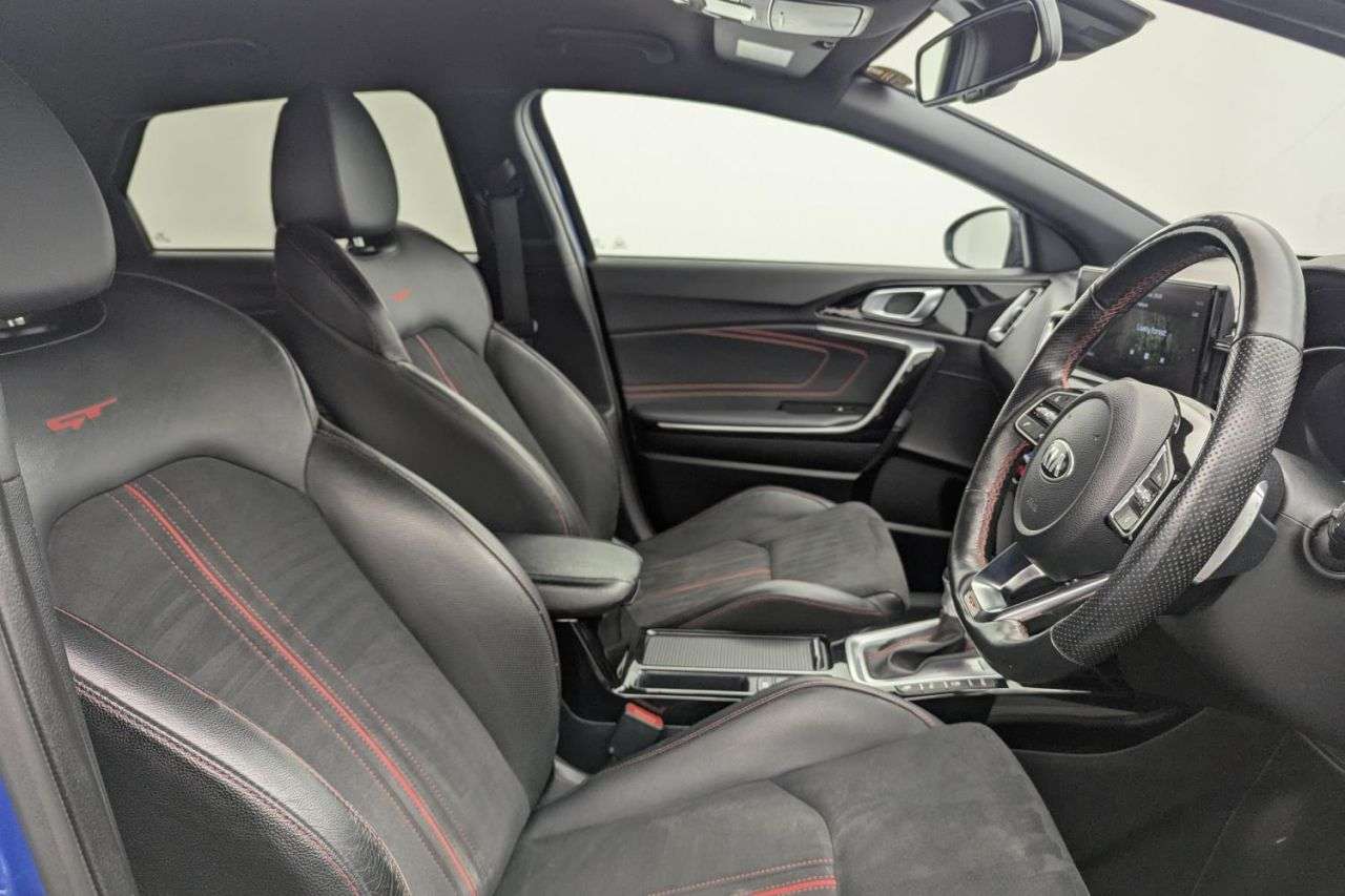 A 2021 KIA PROCEED 1.6 T-GDi GT Shooting Brake 5dr Petrol DCT Euro 6 (s/s) (201 bhp) Award Win A 2021 KIA PROCEED 1.6 T-GDi GT Shooting Brake 5dr Petrol DCT Euro 6 (s/s) (201 bhp) Award Win