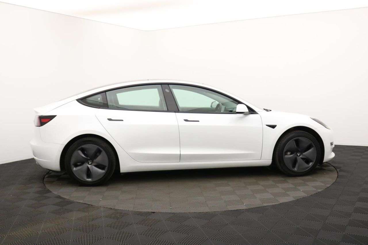 A 2020 TESLA MODEL 3 Standard Range Plus Saloon 4dr Electric Auto RWD (241 bhp) Award Winning 5 A 2020 TESLA MODEL 3 Standard Range Plus Saloon 4dr Electric Auto RWD (241 bhp) Award Winning 5
