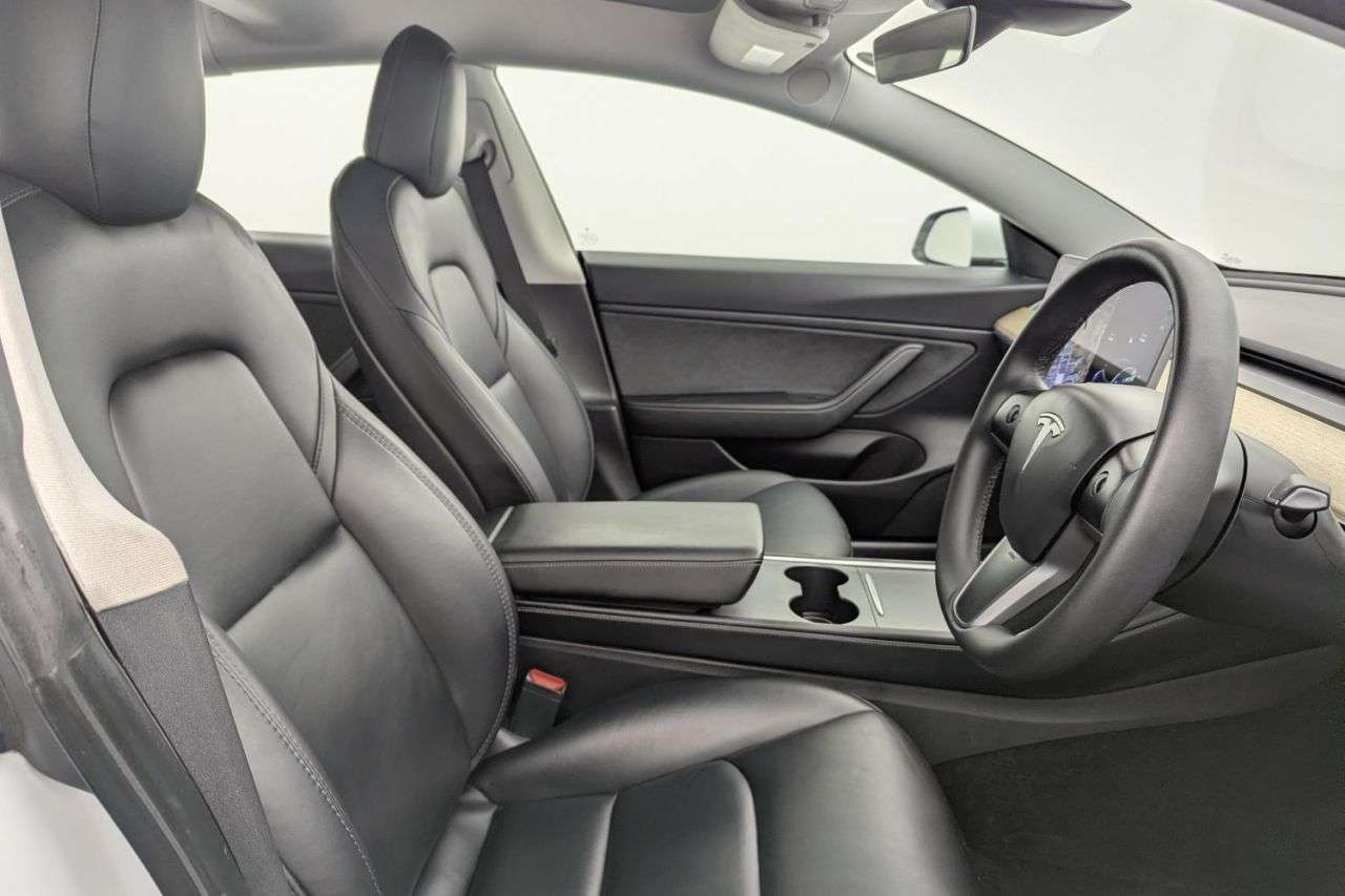 A 2020 TESLA MODEL 3 Standard Range Plus Saloon 4dr Electric Auto RWD (241 bhp) Award Winning 5 A 2020 TESLA MODEL 3 Standard Range Plus Saloon 4dr Electric Auto RWD (241 bhp) Award Winning 5