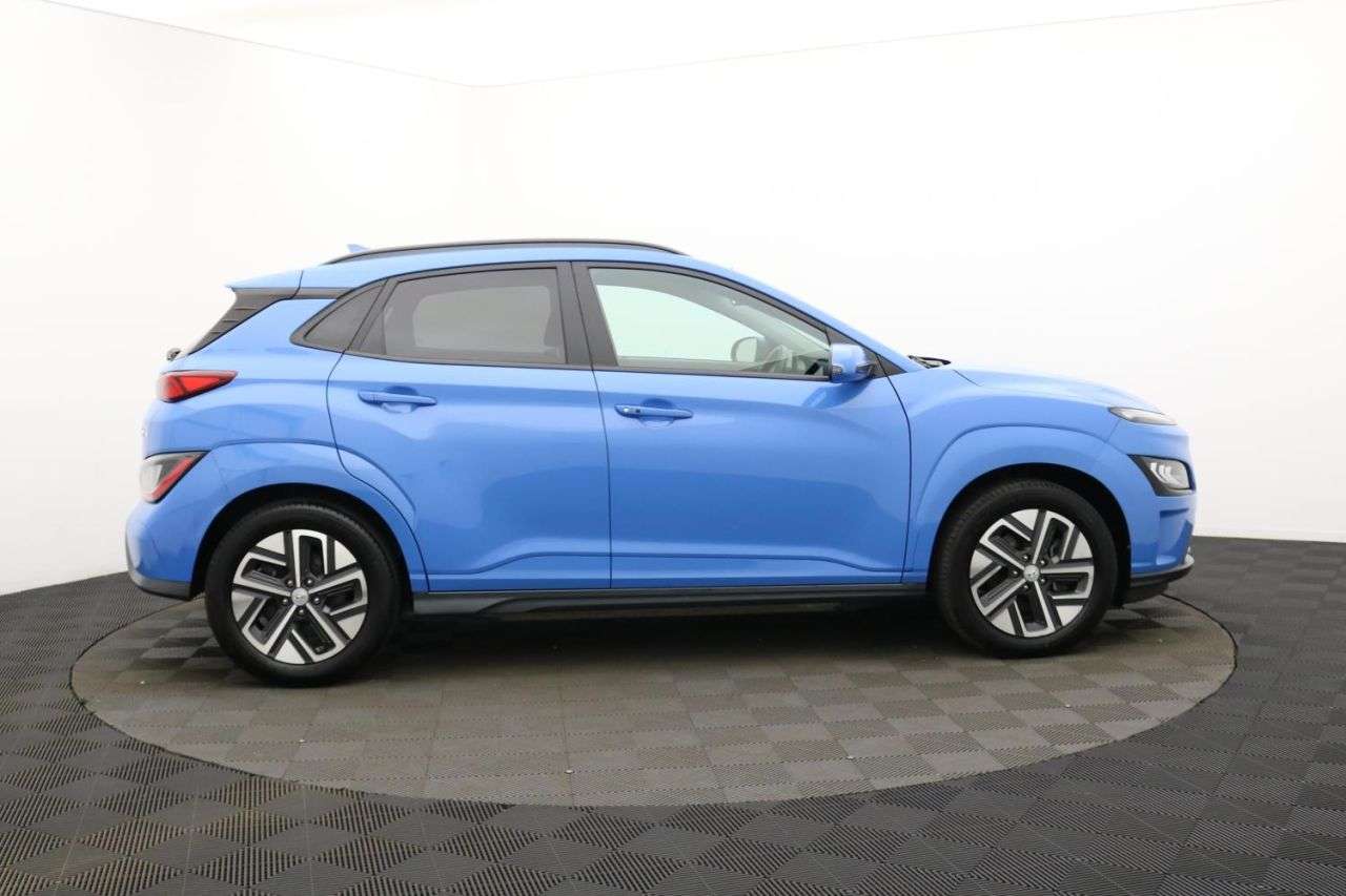 A 2022 HYUNDAI KONA 39kWh Premium SUV 5dr Electric Auto (10.5kW Charger) (136 ps) Award Winning A 2022 HYUNDAI KONA 39kWh Premium SUV 5dr Electric Auto (10.5kW Charger) (136 ps) Award Winning