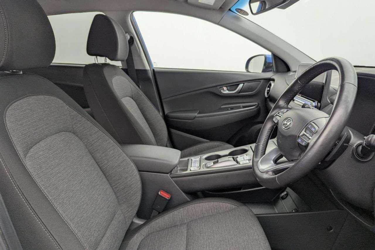 A 2022 HYUNDAI KONA 39kWh Premium SUV 5dr Electric Auto (10.5kW Charger) (136 ps) Award Winning A 2022 HYUNDAI KONA 39kWh Premium SUV 5dr Electric Auto (10.5kW Charger) (136 ps) Award Winning