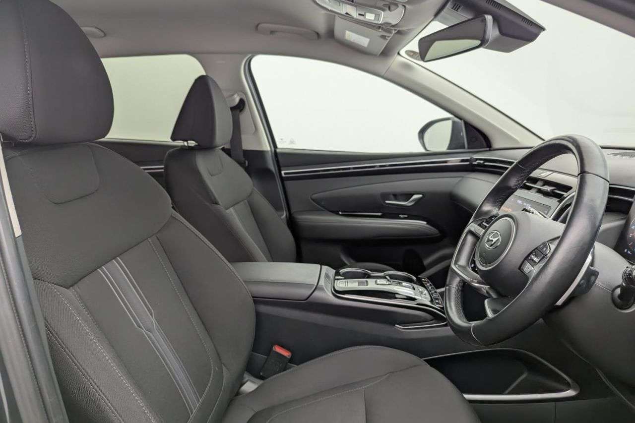 A 2022 HYUNDAI TUCSON 1.6 T-GDi 13.8kWh Premium SUV 5dr Petrol Plug-in Hybrid Auto 4WD Euro 6 (s/ A 2022 HYUNDAI TUCSON 1.6 T-GDi 13.8kWh Premium SUV 5dr Petrol Plug-in Hybrid Auto 4WD Euro 6 (s/