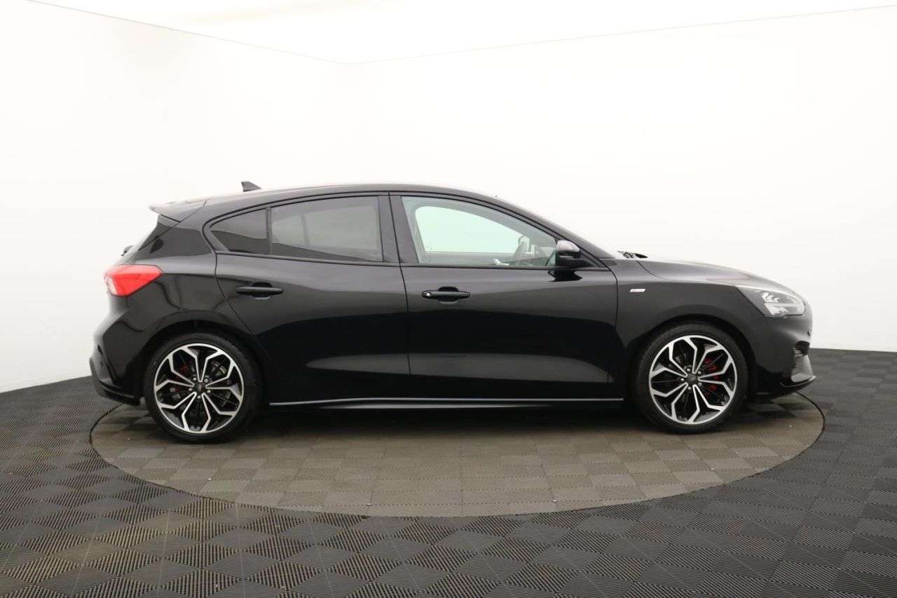 A 2021 FORD FOCUS 1.0T EcoBoost MHEV ST-Line X Edition Hatchback 5dr Petrol Manual Euro 6 (s/ A 2021 FORD FOCUS 1.0T EcoBoost MHEV ST-Line X Edition Hatchback 5dr Petrol Manual Euro 6 (s/