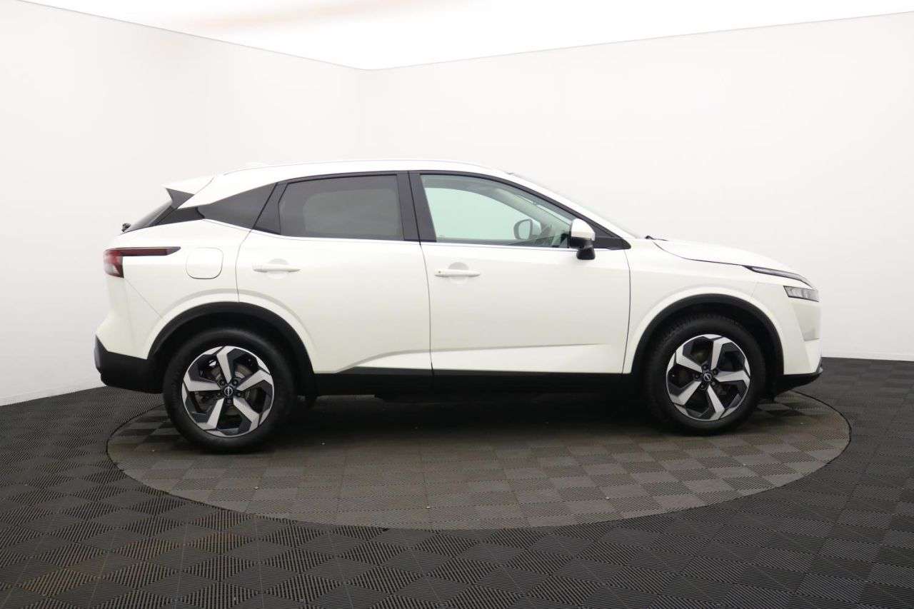 A 2022 NISSAN QASHQAI 1.3 DIG-T MHEV N-Connecta SUV 5dr Petrol Hybrid Manual Euro 6 (s/s) (140 ps A 2022 NISSAN QASHQAI 1.3 DIG-T MHEV N-Connecta SUV 5dr Petrol Hybrid Manual Euro 6 (s/s) (140 ps