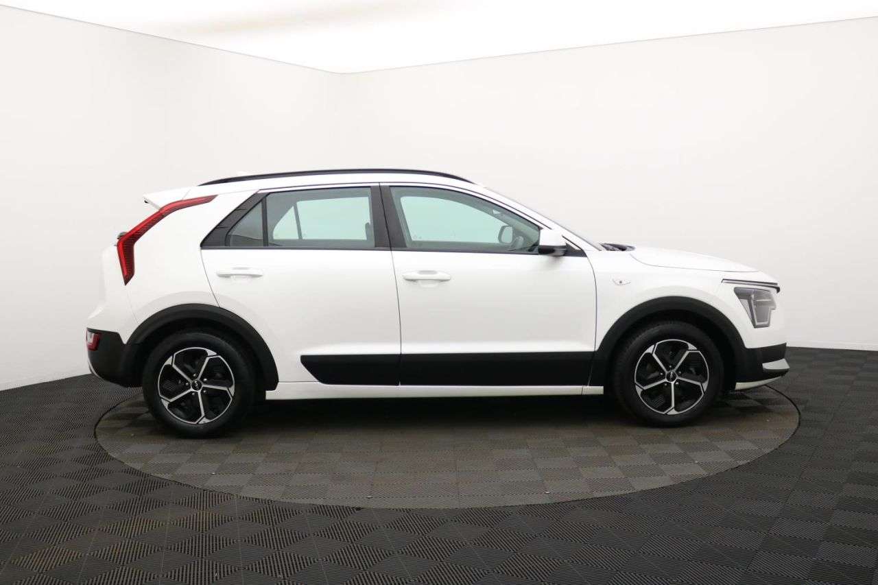 A 2022 KIA NIRO 1.6h GDi 2 SUV 5dr Petrol Hybrid DCT Euro 6 (s/s) (139 bhp) Award Winning 5 A 2022 KIA NIRO 1.6h GDi 2 SUV 5dr Petrol Hybrid DCT Euro 6 (s/s) (139 bhp) Award Winning 5