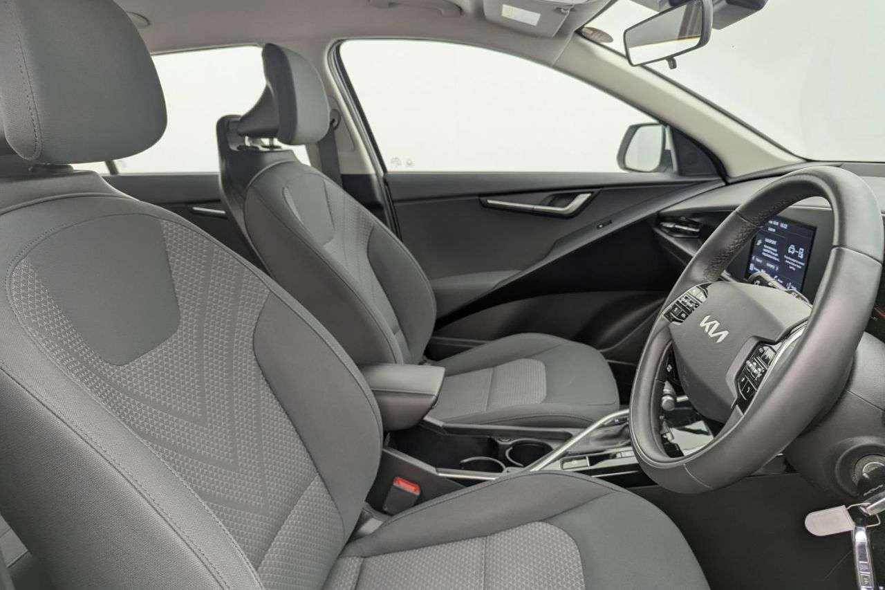 A 2022 KIA NIRO 1.6h GDi 2 SUV 5dr Petrol Hybrid DCT Euro 6 (s/s) (139 bhp) Award Winning 5 A 2022 KIA NIRO 1.6h GDi 2 SUV 5dr Petrol Hybrid DCT Euro 6 (s/s) (139 bhp) Award Winning 5