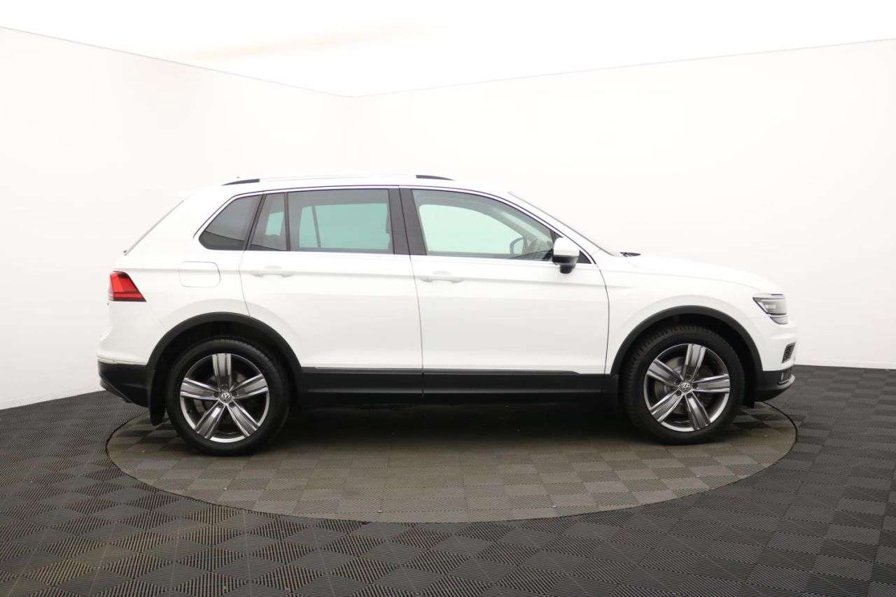 A 2019 VOLKSWAGEN TIGUAN 2.0 TDI SEL SUV 5dr Diesel DSG 4Motion Euro 6 (s/s) (190 ps) Award Winning A 2019 VOLKSWAGEN TIGUAN 2.0 TDI SEL SUV 5dr Diesel DSG 4Motion Euro 6 (s/s) (190 ps) Award Winning