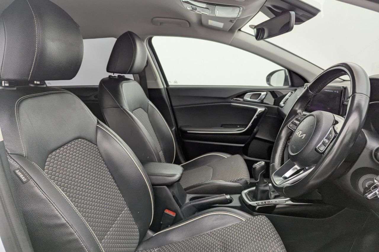 A 2023 KIA CEED 1.5 T-GDi 3 Sportswagon 5dr Petrol Manual Euro 6 (s/s) (158 bhp) Award Winn A 2023 KIA CEED 1.5 T-GDi 3 Sportswagon 5dr Petrol Manual Euro 6 (s/s) (158 bhp) Award Winn