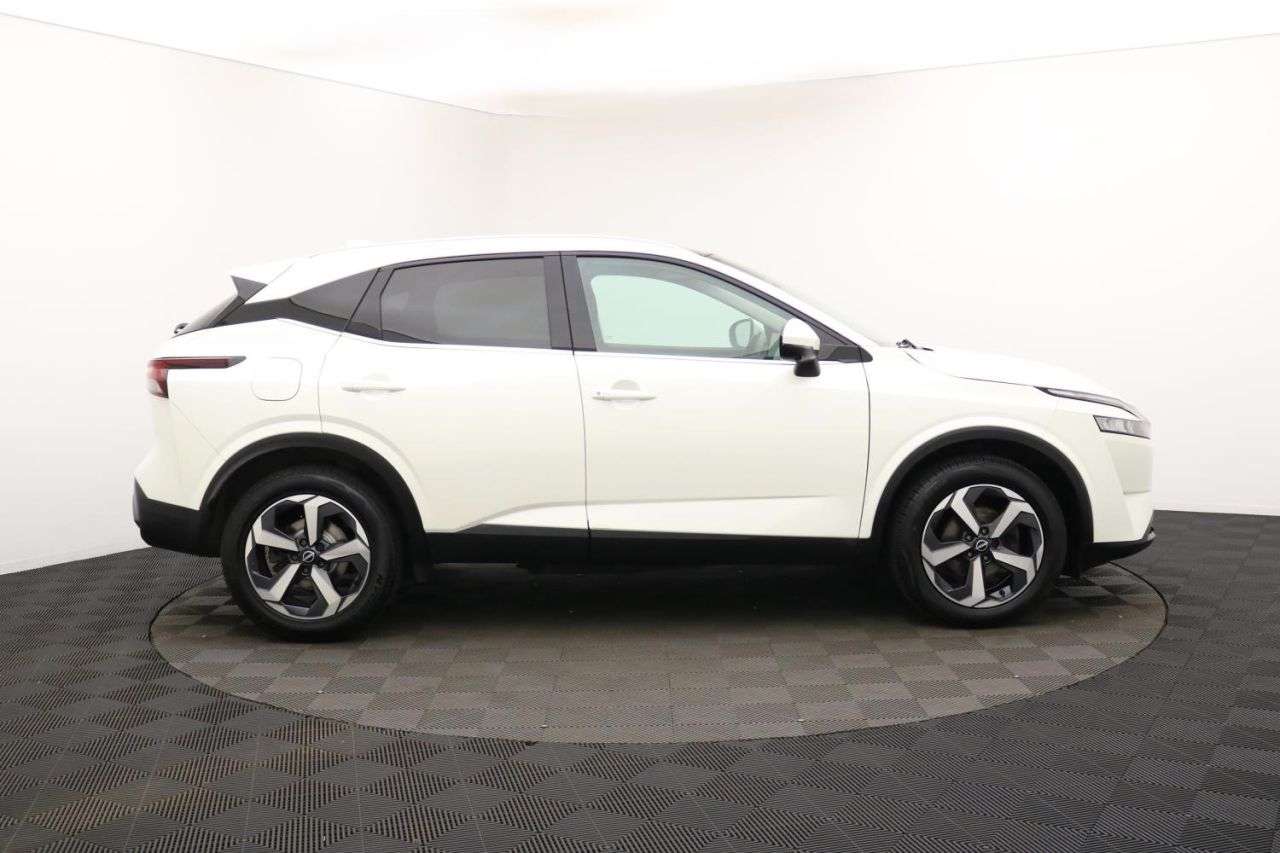 A 2022 NISSAN QASHQAI 1.3 DIG-T MHEV N-Connecta SUV 5dr Petrol Hybrid Manual Euro 6 (s/s) (140 ps A 2022 NISSAN QASHQAI 1.3 DIG-T MHEV N-Connecta SUV 5dr Petrol Hybrid Manual Euro 6 (s/s) (140 ps
