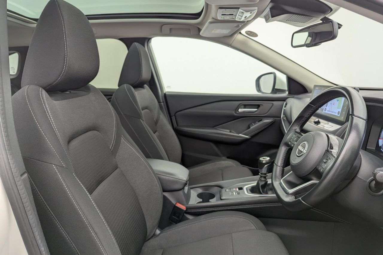 A 2022 NISSAN QASHQAI 1.3 DIG-T MHEV N-Connecta SUV 5dr Petrol Hybrid Manual Euro 6 (s/s) (140 ps A 2022 NISSAN QASHQAI 1.3 DIG-T MHEV N-Connecta SUV 5dr Petrol Hybrid Manual Euro 6 (s/s) (140 ps