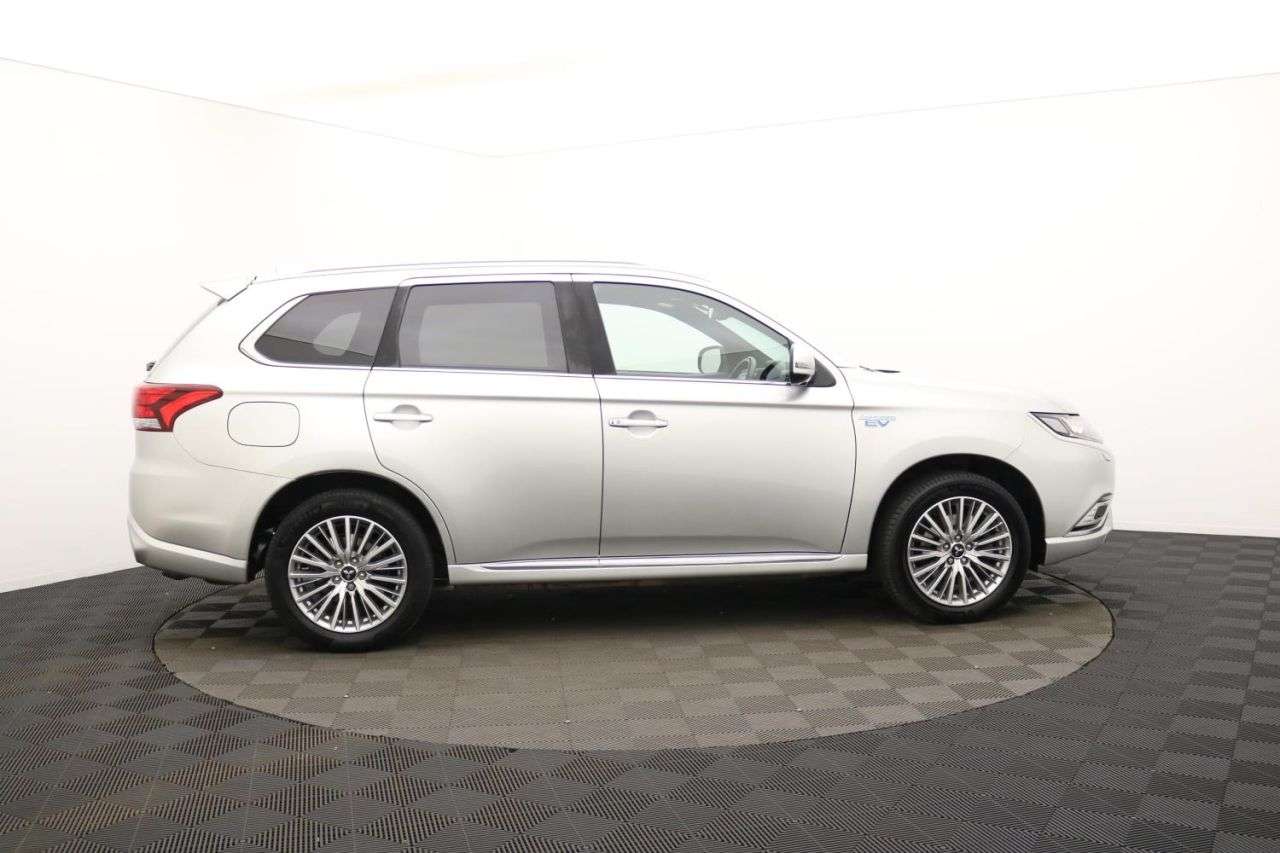 A 2020 MITSUBISHI OUTLANDER 2.4h TwinMotor 13.8kWh Exceed SUV 5dr Petrol Plug-in Hybrid CVT 4WD Euro 6 A 2020 MITSUBISHI OUTLANDER 2.4h TwinMotor 13.8kWh Exceed SUV 5dr Petrol Plug-in Hybrid CVT 4WD Euro 6