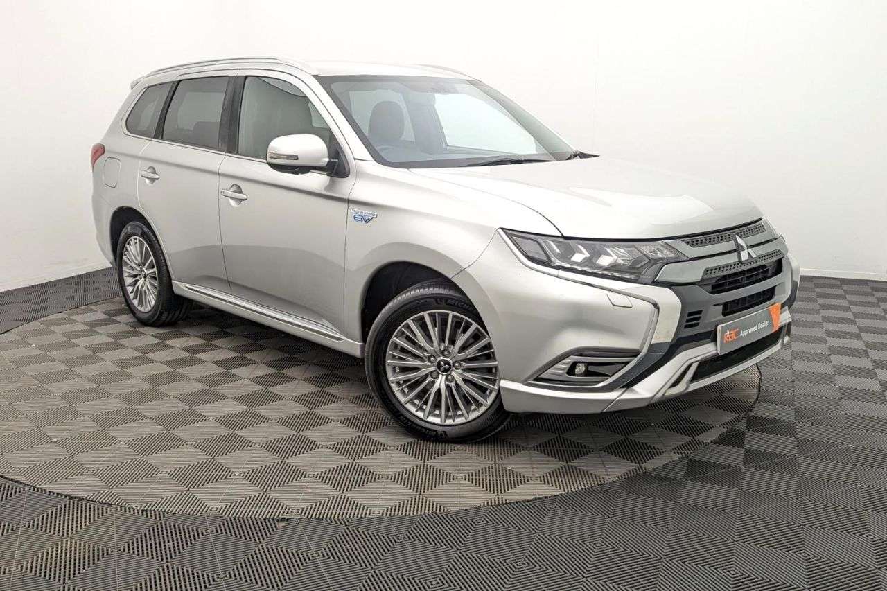 A 2020 MITSUBISHI OUTLANDER 2.4h TwinMotor 13.8kWh Exceed SUV 5dr Petrol Plug-in Hybrid CVT 4WD Euro 6 A 2020 MITSUBISHI OUTLANDER 2.4h TwinMotor 13.8kWh Exceed SUV 5dr Petrol Plug-in Hybrid CVT 4WD Euro 6