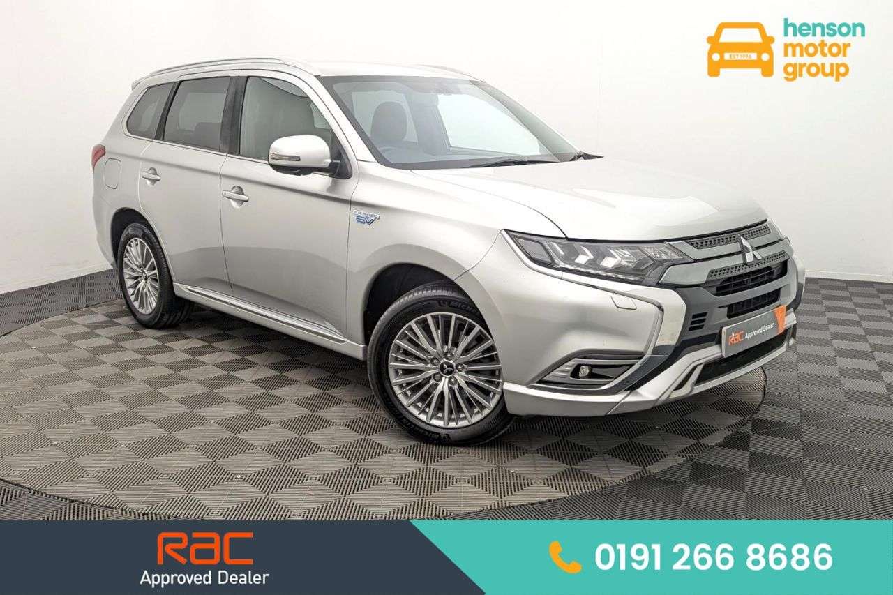 A 2020 MITSUBISHI OUTLANDER 2.4h TwinMotor 13.8kWh Exceed SUV 5dr Petrol Plug-in Hybrid CVT 4WD Euro 6 A 2020 MITSUBISHI OUTLANDER 2.4h TwinMotor 13.8kWh Exceed SUV 5dr Petrol Plug-in Hybrid CVT 4WD Euro 6