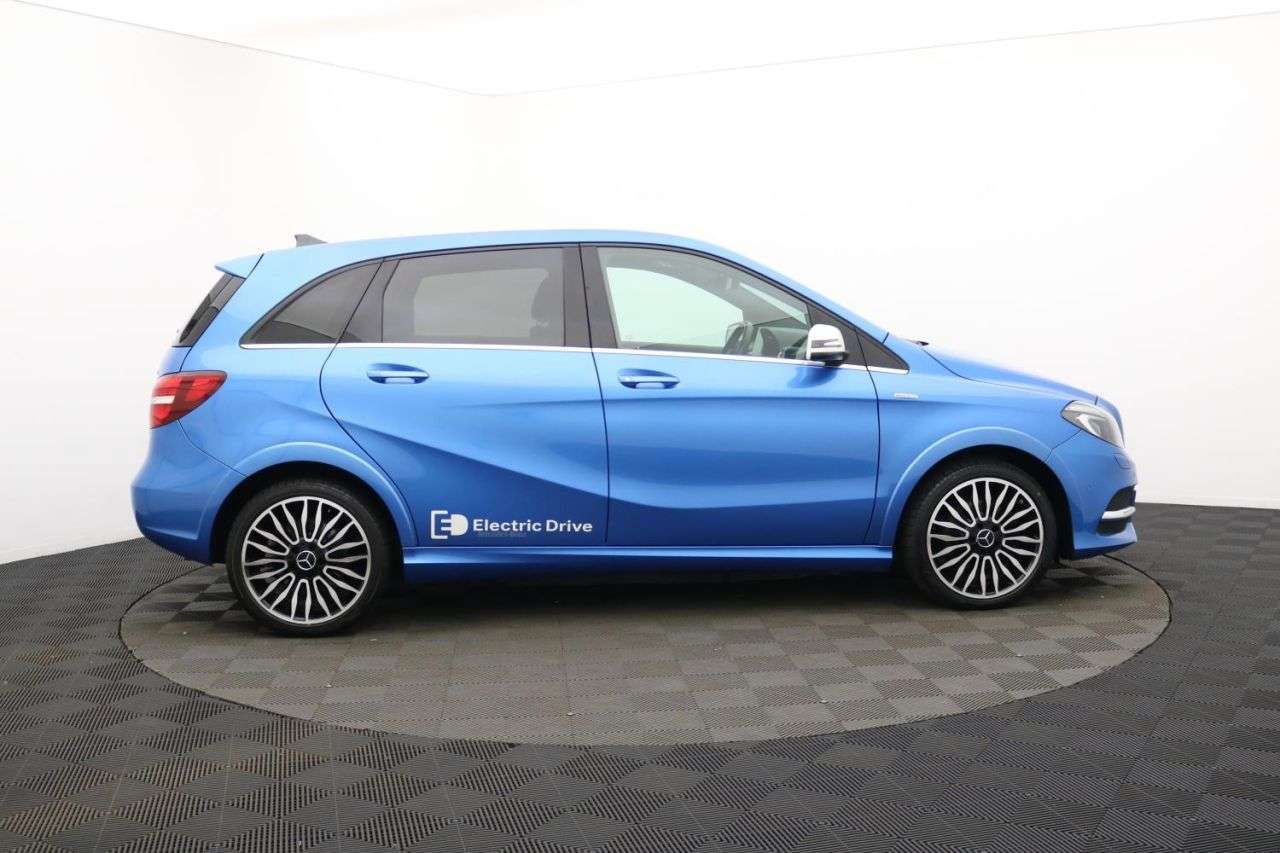 A 2016 MERCEDES-BENZ B CLASS B250e Electric Art (Premium) MPV 5dr Electric Auto (179 ps) Award Winning 5 A 2016 MERCEDES-BENZ B CLASS B250e Electric Art (Premium) MPV 5dr Electric Auto (179 ps) Award Winning 5
