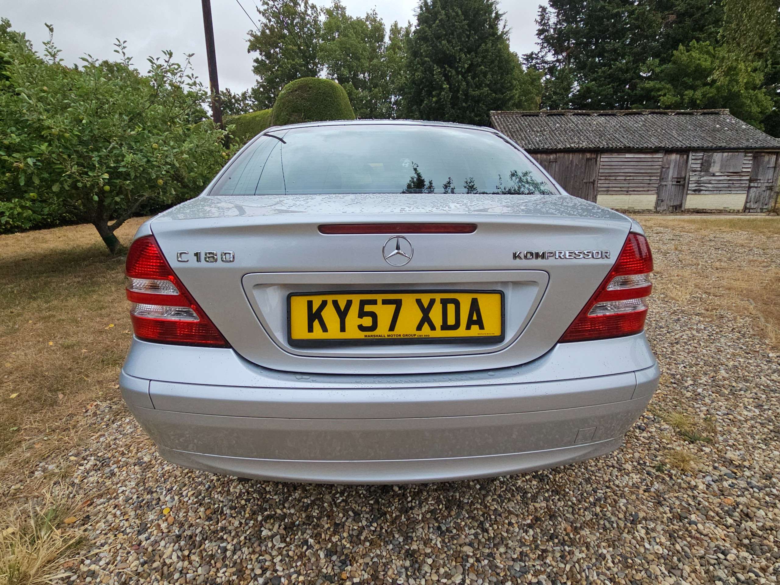 A 2007 MERCEDES-BENZ C CLASS 1.8 C180 Kompressor Classic SE Saloon 4dr Petrol Automatic (193 g/km, 143 bhp) A 2007 MERCEDES-BENZ C CLASS 1.8 C180 Kompressor Classic SE Saloon 4dr Petrol Automatic (193 g/km, 143 bhp)