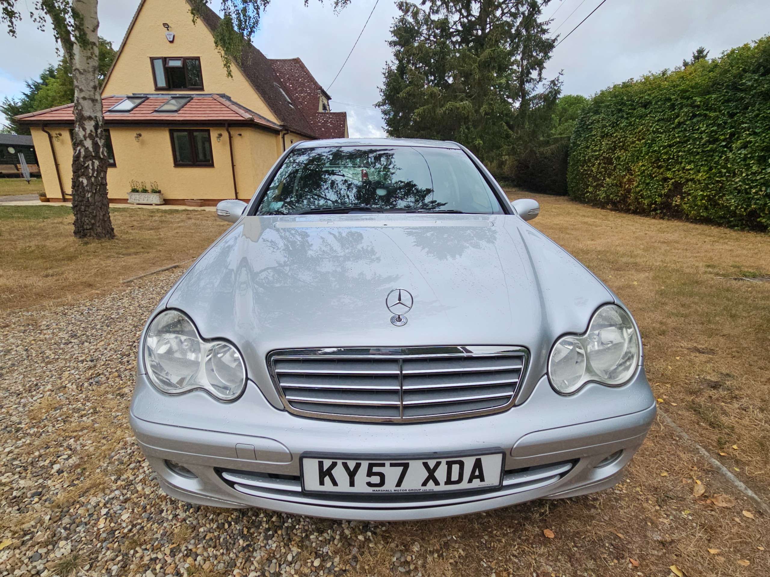 A 2007 MERCEDES-BENZ C CLASS 1.8 C180 Kompressor Classic SE Saloon 4dr Petrol Automatic (193 g/km, 143 bhp) A 2007 MERCEDES-BENZ C CLASS 1.8 C180 Kompressor Classic SE Saloon 4dr Petrol Automatic (193 g/km, 143 bhp)