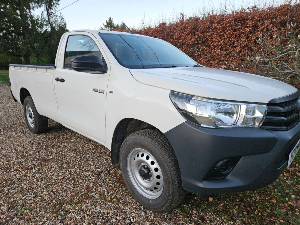 Check out this Toyota Hilux 2020 Diesel Manual