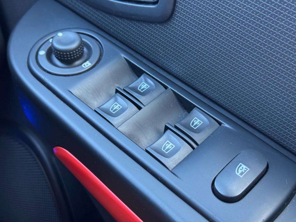 2013 RENAULT CLIO 2013 RENAULT CLIO