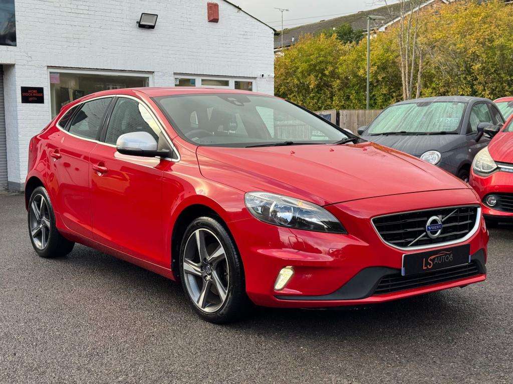 A 2015 VOLVO V40 2.0 D2 R-Design Hatchback 5dr Diesel Manual Euro 6 A 2015 VOLVO V40 2.0 D2 R-Design Hatchback 5dr Diesel Manual Euro 6