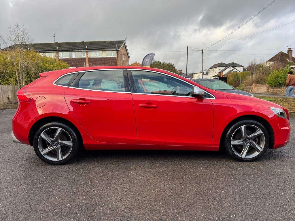 A 2015 VOLVO V40 2.0 D2 R-Design Hatchback 5dr Diesel Manual Euro 6 A 2015 VOLVO V40 2.0 D2 R-Design Hatchback 5dr Diesel Manual Euro 6