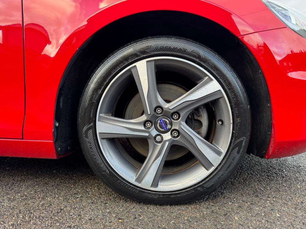 2015 VOLVO V40 2015 VOLVO V40