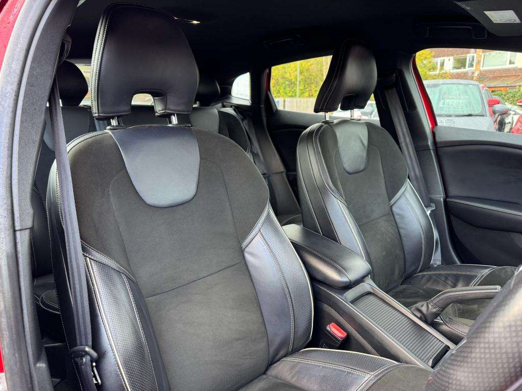 2015 VOLVO V40 2015 VOLVO V40