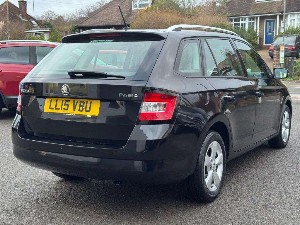 A 2015 SKODA FABIA 1.2 TSI SE Estate 5dr Petrol DSG Euro 6 (s/s) (110 A 2015 SKODA FABIA 1.2 TSI SE Estate 5dr Petrol DSG Euro 6 (s/s) (110