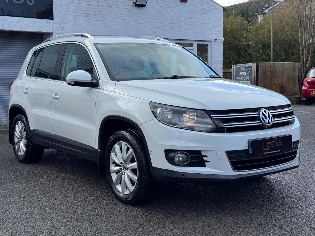 A 2015 VOLKSWAGEN TIGUAN 2.0 TDI BlueMotion Tech Match SUV 5dr Diesel DSG 4 A 2015 VOLKSWAGEN TIGUAN 2.0 TDI BlueMotion Tech Match SUV 5dr Diesel DSG 4