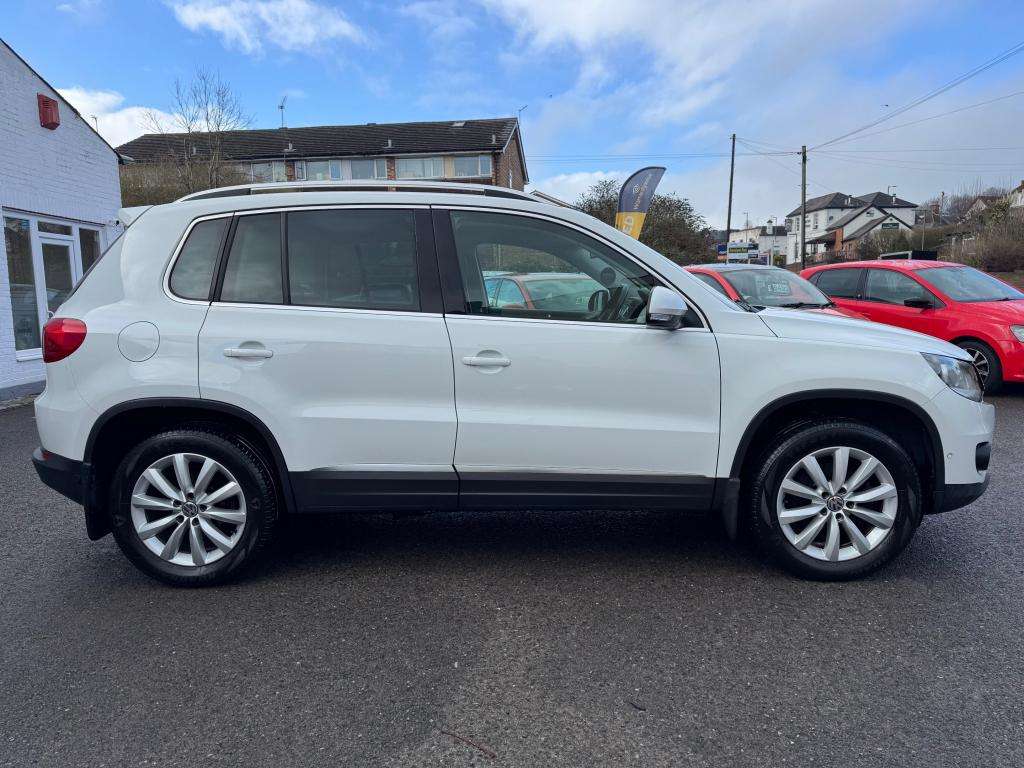 A 2015 VOLKSWAGEN TIGUAN 2.0 TDI BlueMotion Tech Match SUV 5dr Diesel DSG 4 A 2015 VOLKSWAGEN TIGUAN 2.0 TDI BlueMotion Tech Match SUV 5dr Diesel DSG 4