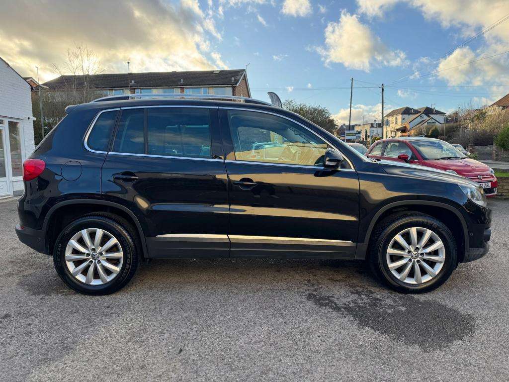 A 2013 VOLKSWAGEN TIGUAN 2.0 TDI BlueMotion Tech Match SUV 5dr Diesel Manua A 2013 VOLKSWAGEN TIGUAN 2.0 TDI BlueMotion Tech Match SUV 5dr Diesel Manua