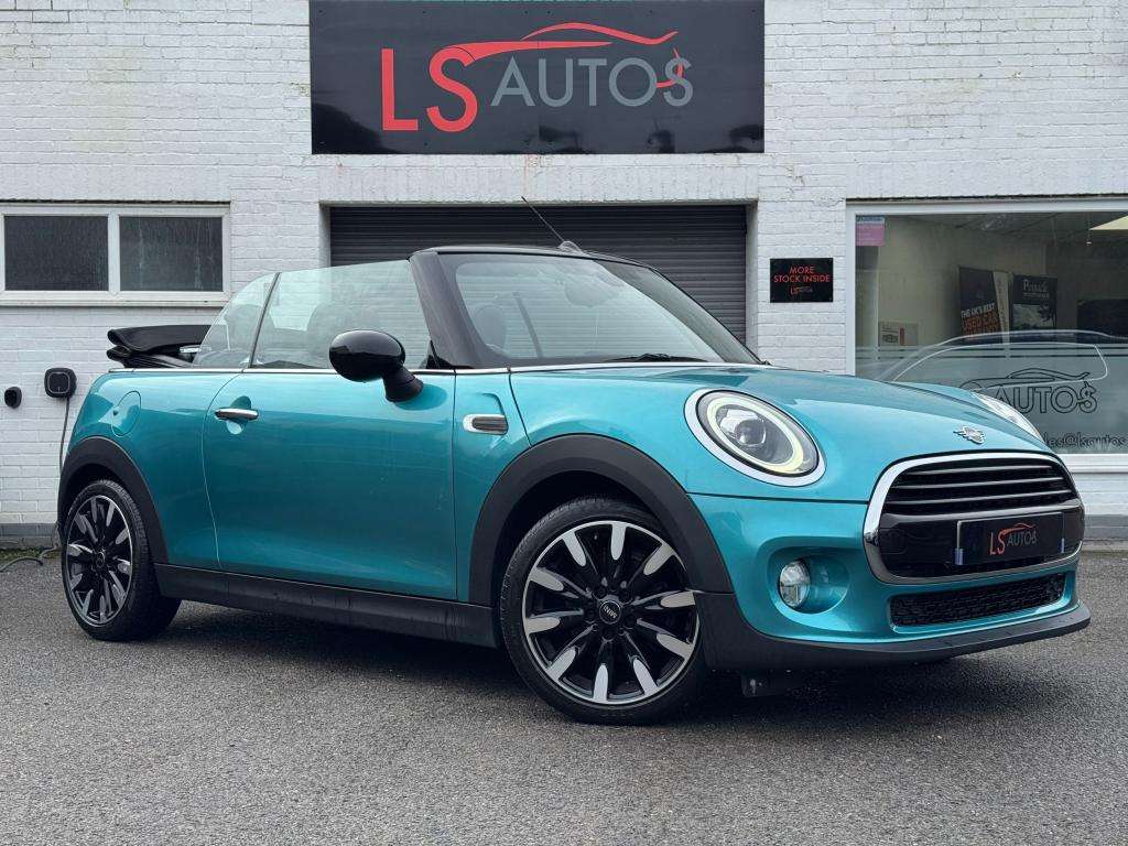 A 2018 MINI CONVERTIBLE 1.5 Cooper Convertible 2dr Petrol Manual Euro 6 (s A 2018 MINI CONVERTIBLE 1.5 Cooper Convertible 2dr Petrol Manual Euro 6 (s