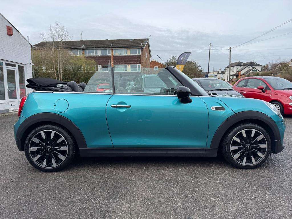 A 2018 MINI CONVERTIBLE 1.5 Cooper Convertible 2dr Petrol Manual Euro 6 (s A 2018 MINI CONVERTIBLE 1.5 Cooper Convertible 2dr Petrol Manual Euro 6 (s