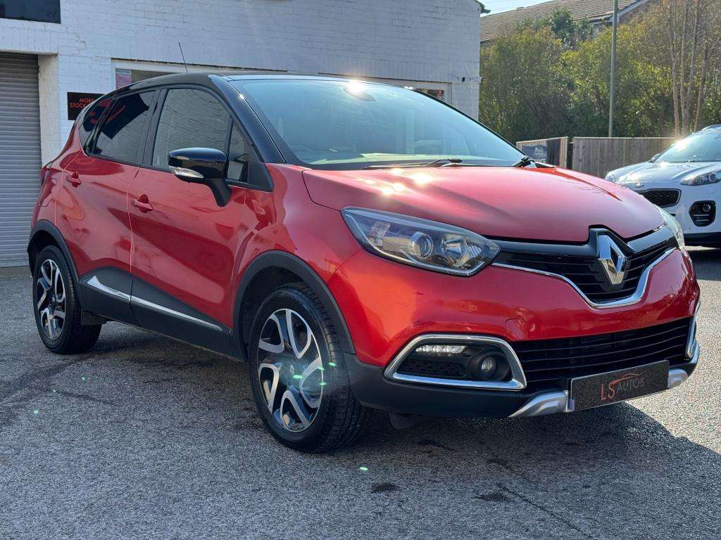 A 2016 RENAULT CAPTUR 1.5 dCi ENERGY Signature Nav SUV 5dr Diesel Manual A 2016 RENAULT CAPTUR 1.5 dCi ENERGY Signature Nav SUV 5dr Diesel Manual