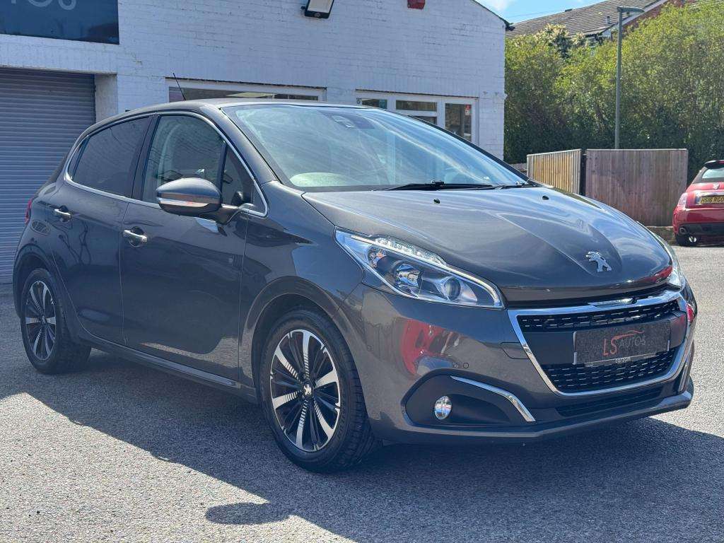 A 2019 PEUGEOT 208 1.5 BlueHDi Tech Edition Hatchback 5dr Diesel Manu A 2019 PEUGEOT 208 1.5 BlueHDi Tech Edition Hatchback 5dr Diesel Manu