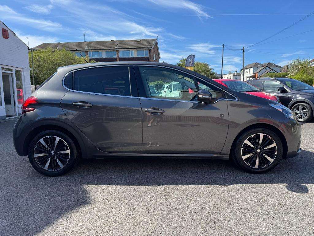 A 2019 PEUGEOT 208 1.5 BlueHDi Tech Edition Hatchback 5dr Diesel Manu A 2019 PEUGEOT 208 1.5 BlueHDi Tech Edition Hatchback 5dr Diesel Manu