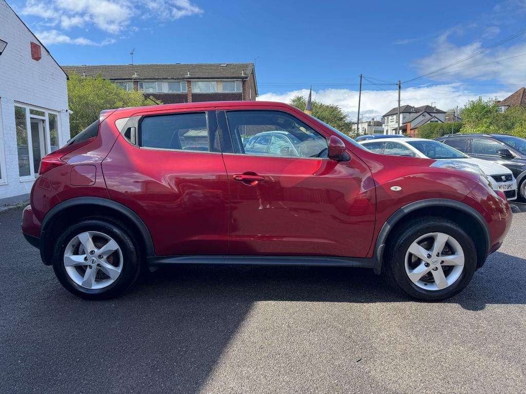 A 2014 NISSAN JUKE 1.6 Visia SUV 5dr Petrol Manual Euro 5 (94 ps) A 2014 NISSAN JUKE 1.6 Visia SUV 5dr Petrol Manual Euro 5 (94 ps)