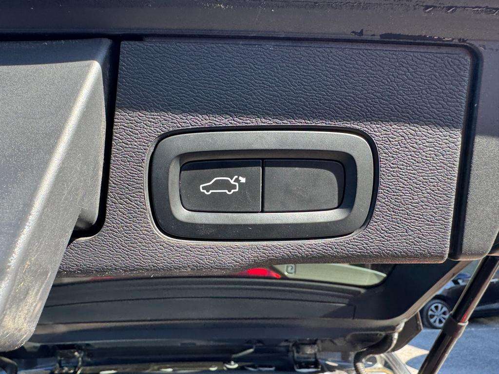 2017 VOLVO XC60 2017 VOLVO XC60