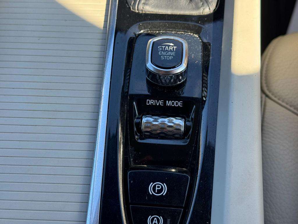 2017 VOLVO XC60 2017 VOLVO XC60