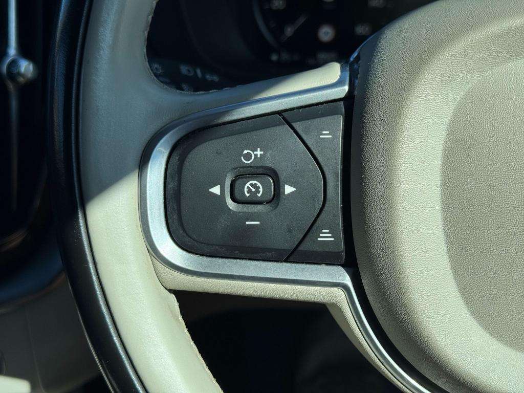 2017 VOLVO XC60 2017 VOLVO XC60