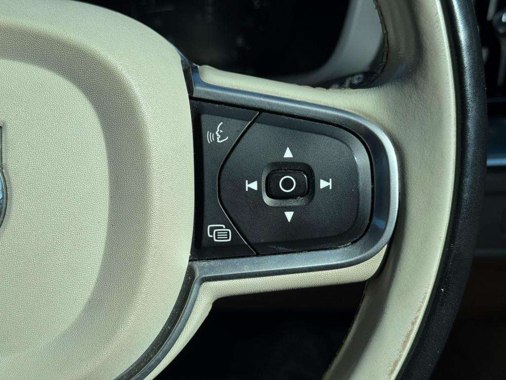 2017 VOLVO XC60 2017 VOLVO XC60