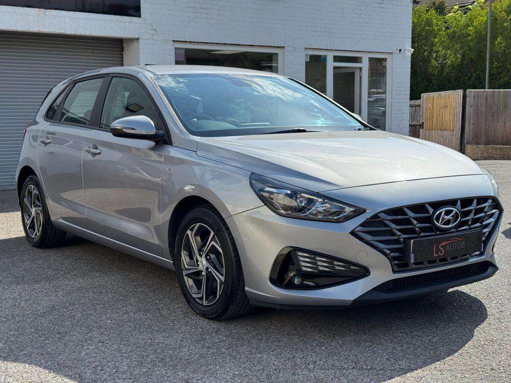 A 2022 HYUNDAI I30 1.0 T-GDi MHEV SE Connect Hatchback 5dr Petrol Hyb A 2022 HYUNDAI I30 1.0 T-GDi MHEV SE Connect Hatchback 5dr Petrol Hyb